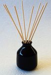 Pure Source India reed diffuser pot 3.5 inch tall Black color , and 8 reed sticks ,capacity of this pot is about 100 ML,You can put your own choice reed diffuser oil in it .the Vase is very good in terms of quality and finish .