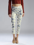 W Women Off-White & Blue Printed Cropped Trousers